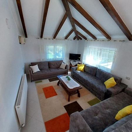 Guest House Ilir Berati Exterior foto
